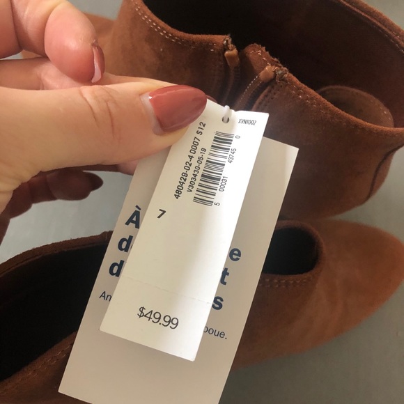 NWT Old Navy 7 Brown Suede like Ankle Boots - Picture 2 of 6